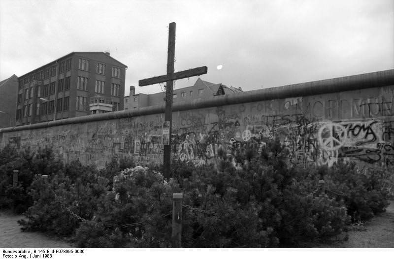 Berliner Mauer in Kreuzberg. Quelle: Bundesarchiv, B 145 Bild F078995-0036, Fotograf: ohne Angabe