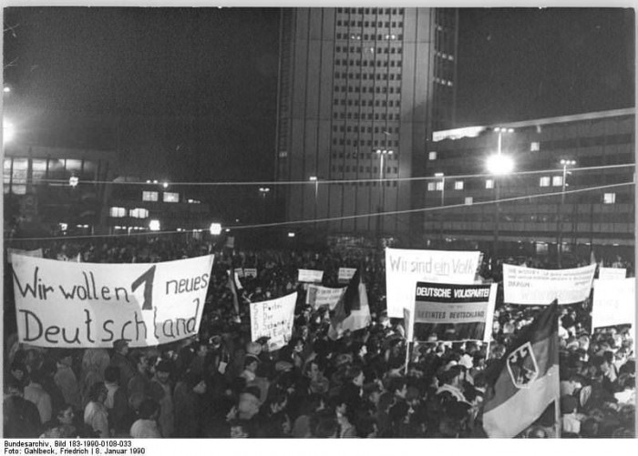 Leipzig, Montagsdemonstration. Quelle: Bundesarchiv, Bild 183-1990-0108-033, Fotograf: Friedrich Gahlbeck