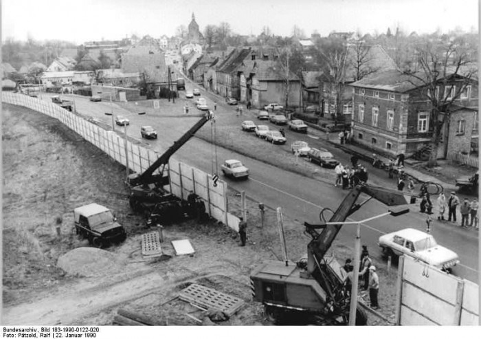 Bei Dassow, Abbau Grenzanlagen. Quelle: Bundesarchiv, Bild 183-1990-0122-020, Fotograf: Ralf Pätzold