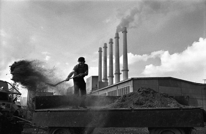 Zementwerk in Rüdersdorf bei Ost-Berlin im September 1980. Quelle: Bundesstiftung Aufarbeitung, Fotobestand Harald Schmitt, Bild 800936-01