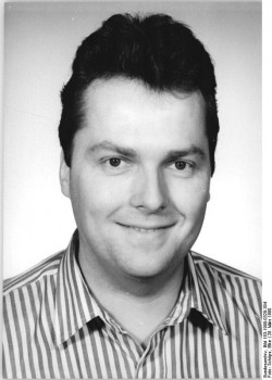 Rolf Schwanitz im März 1990. Quelle: Bundesarchiv, Bild 183-1990-0328-304, Fotograf: Elke Schöps