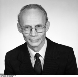 Prof. Dr. Hans Joachim Meyer. Quelle: Bundesarchiv, Bild 183-1990-0412-318, Fotograf: Elke Schöps