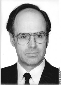 Hans Geisler. Quelle: Bundesarchiv, Bild 183-1990-0425-329, Fotograf: Elke Schöps