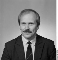 Uwe Pautz. Quelle: Bundesarchiv, Bild 183-1990-0711-307, Fotograf: Elke Schöps
