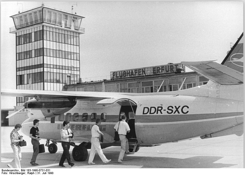 Am 31. Juli 1990 startet eine Maschine vom Typ L 410 zum Linienflug von Erfurt nach Berlin. Die Strecke wird seit dem 18. Juli 1990 wochentags in beiden Richtungen zweimal täglich beflogen. Der einstündige Flug kostet 185 DM.