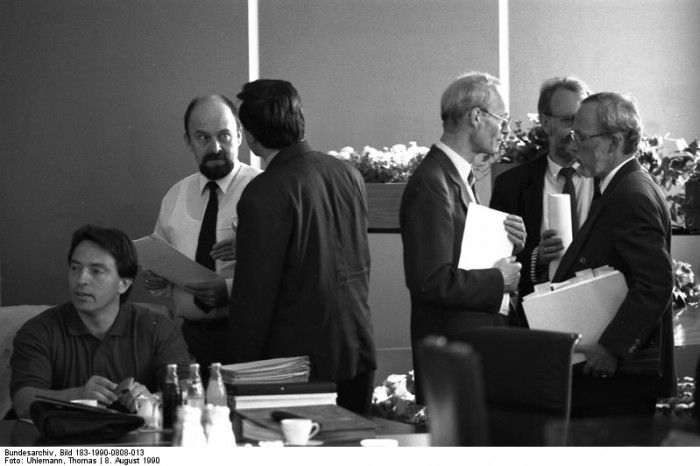 Berlin, Ministerrat, Beratungen. Quelle: Bundesarchiv, Bild 183-1990-0808-013, Fotograf: Thomas Uhlemann