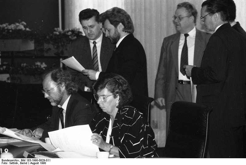 Berlin, Ministerrat. Quelle: Bundesarchiv, Bild 183-1990-0829-011, Fotograf: Bernd Settnik