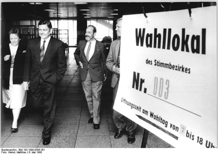 Kommunalwahl, 5. Juni 1990. Quelle: Bundesarchiv, Bild 183-1990-0506-301, Fotograf: Matthias Hiekel