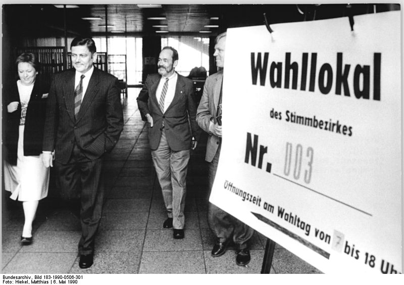 Kommunalwahl, 5. Juni 1990. Quelle: Bundesarchiv, Bild 183-1990-0506-301, Fotograf: Matthias Hiekel