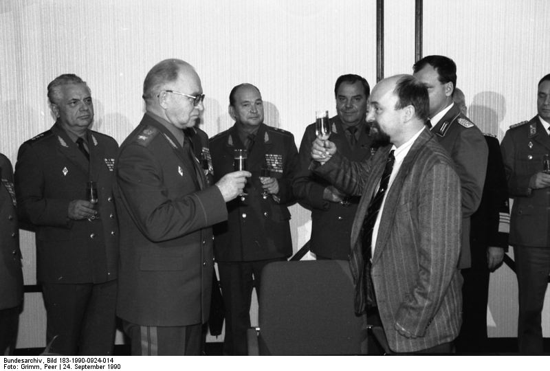 Berlin, Warschauer Pakt, Eppelmann, Luschew. Quelle: Bundesarchiv, Bild 183-1990-0924-014, Fotograf: Peer Grimm