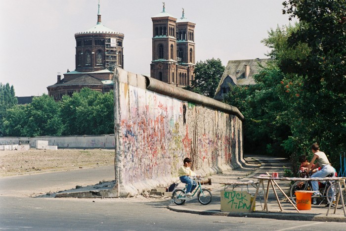 Deutsch-deutsche Grenze 1990 / Grenzanlagen in Kreuzberg. Quelle: Bundesregierung/Reineke