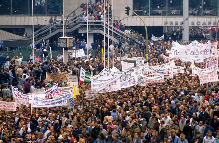 Eine Million Menschen demonstrieren in Ost-Berlin