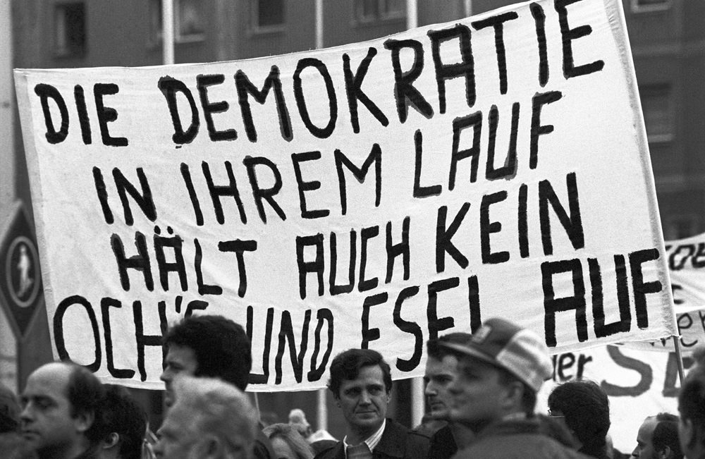 Eine Million Menschen demonstrieren in Ost-Berlin