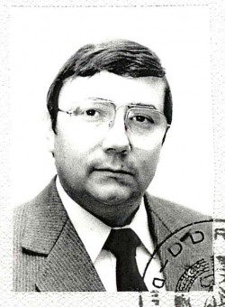 Porträtfoto aus dem Ministerausweis von Michael Heinemann (1990). Quelle: Privatarchiv Michael Heinemann