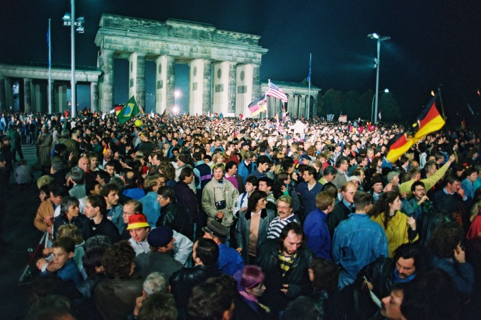 Tag der Deutschen Einheit 1990 / Brandenburger Tor. Quelle: Bundesregierung / Lehnartz