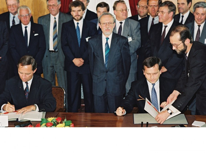 Unterzeichnung des Einigungsvertrags 1990. Quelle: Bundesregierung / Lehnartz